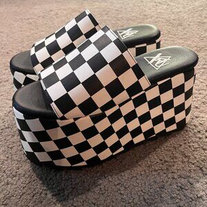 YRU GWEN PLATFORM SANDALS BLACK & WHITE CHECKERBOARD PATTERN MULES - NWOT - 7M